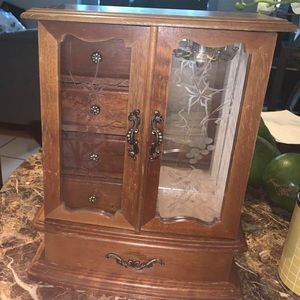 Vintage jewelry box (antique looking/preloved)